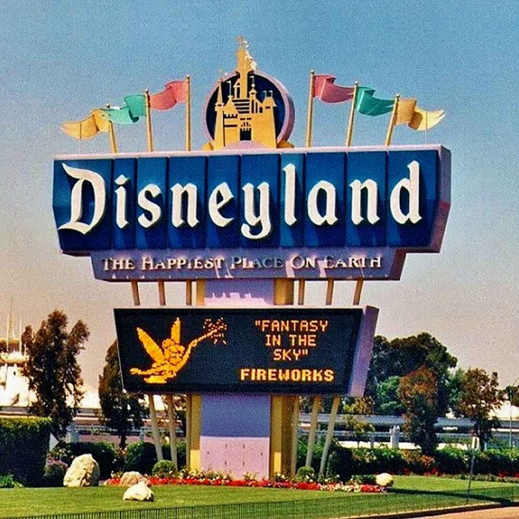 Old Disneyland sign | DaveTavres.com